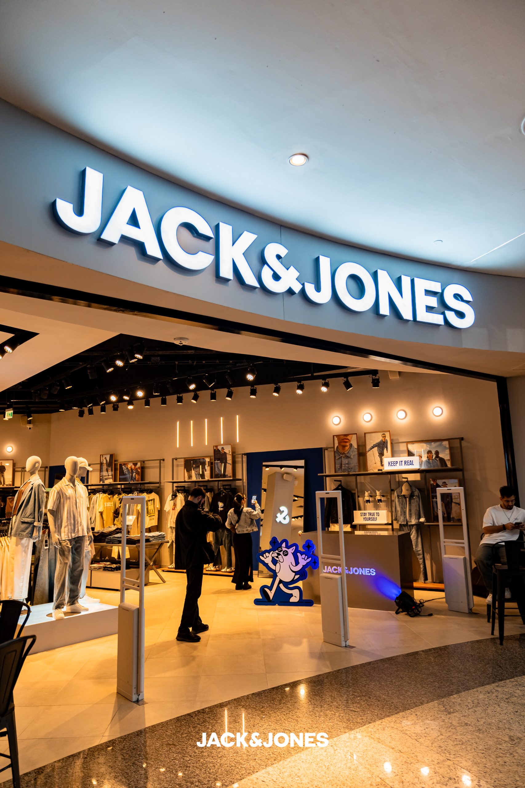 JACK & JONES llega a Paraguay con su primera tienda en «del sol shopping & lifestyle»